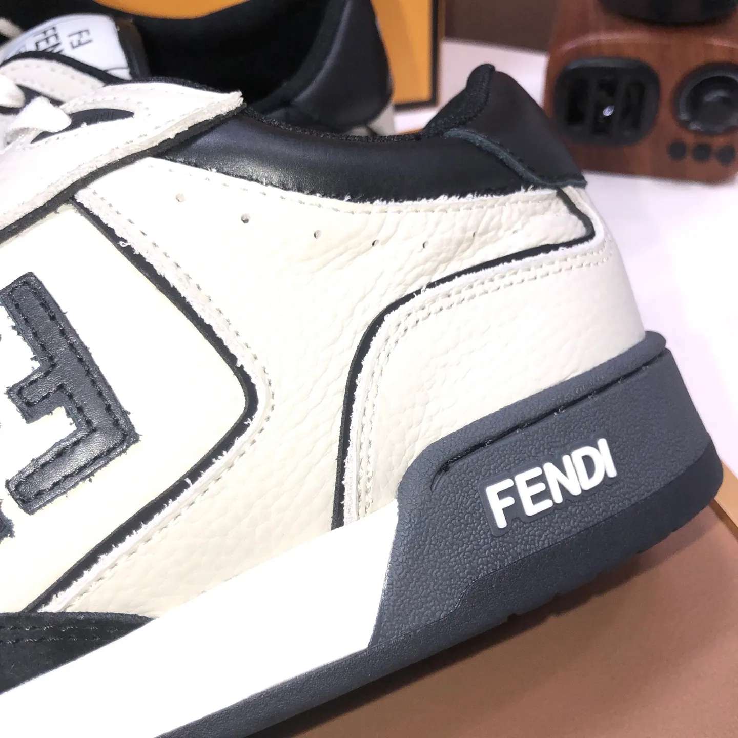 Men's men's shoes 💰600💰 Fendi 2023 latest couple model 🔥 Many 💑 stars have the same style FD match Original one-to-one replica Designer Kim Jones's first sneaker fendi match and Donkey brand Trainer basketball sneakers Material: Original silk leather Lining: Breathable mesh Packaging: Original 1:1 matching high-end packaging Size: Female 35-40 Male 38-44 (45 46. Custom-made (no return or exchange)